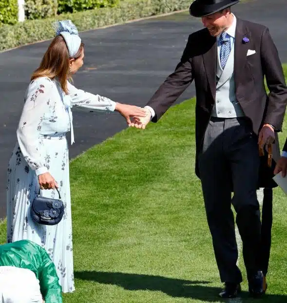 Между тях има тясна връзка: принц Уилям беше уловен зад трогателен момент с майката на съпругата му Кейт 2